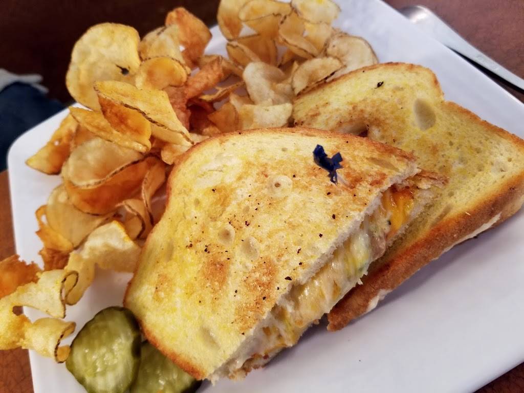 Antoinettes Casual Dining | restaurant | 18 W Mill St, Plymouth, WI 53073, USA | 9208922161 OR +1 920-892-2161