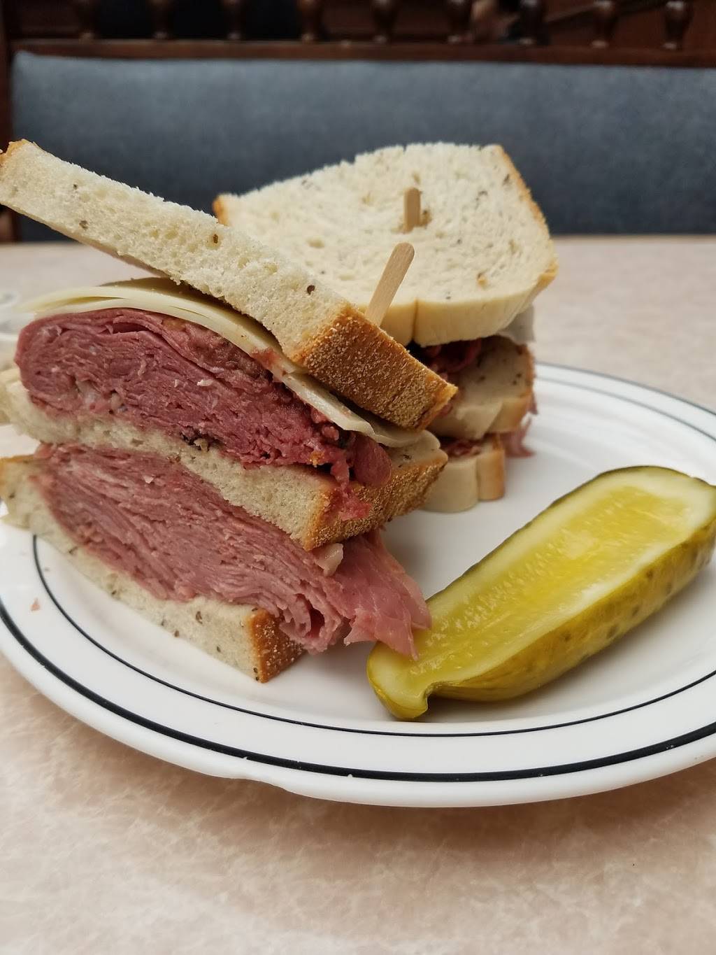 Karls Inn of the Barristers | restaurant | 1264 W 3rd St, Cleveland, OH 44113, USA | 2162414141 OR +1 216-241-4141