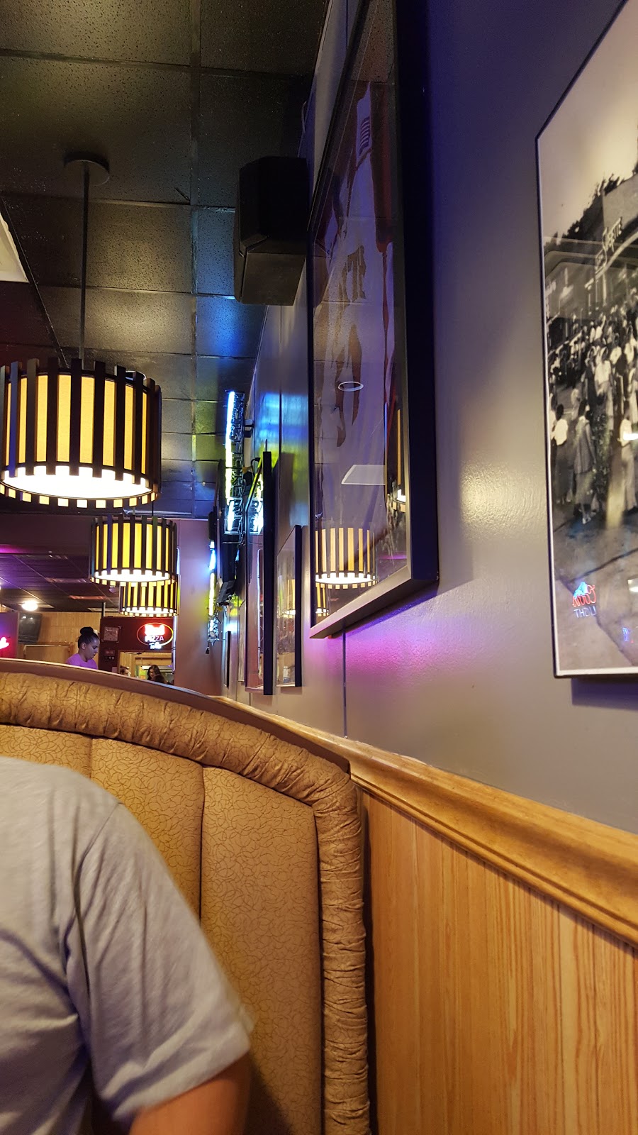 Bob Roes North End Zone | night club | 4100 Floyd Blvd, Sioux City, IA 51108, USA | 7125222834 OR +1 712-522-2834