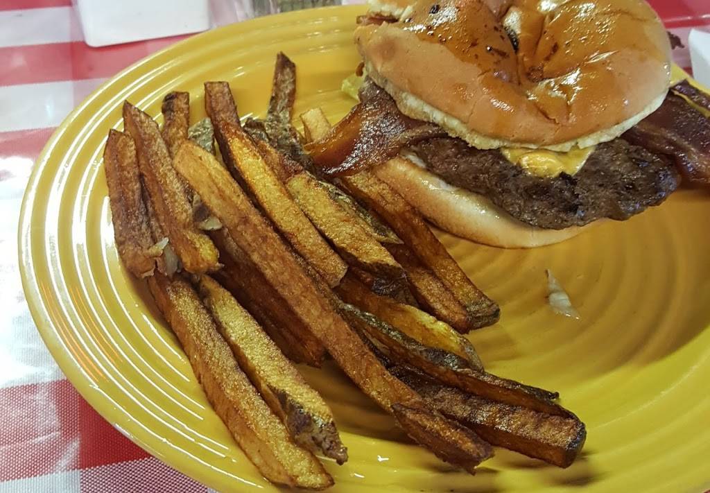 Boomers Burgers & More | restaurant | 3416 US-281, Mineral Wells, TX 76067, USA | 9403253179 OR +1 940-325-3179