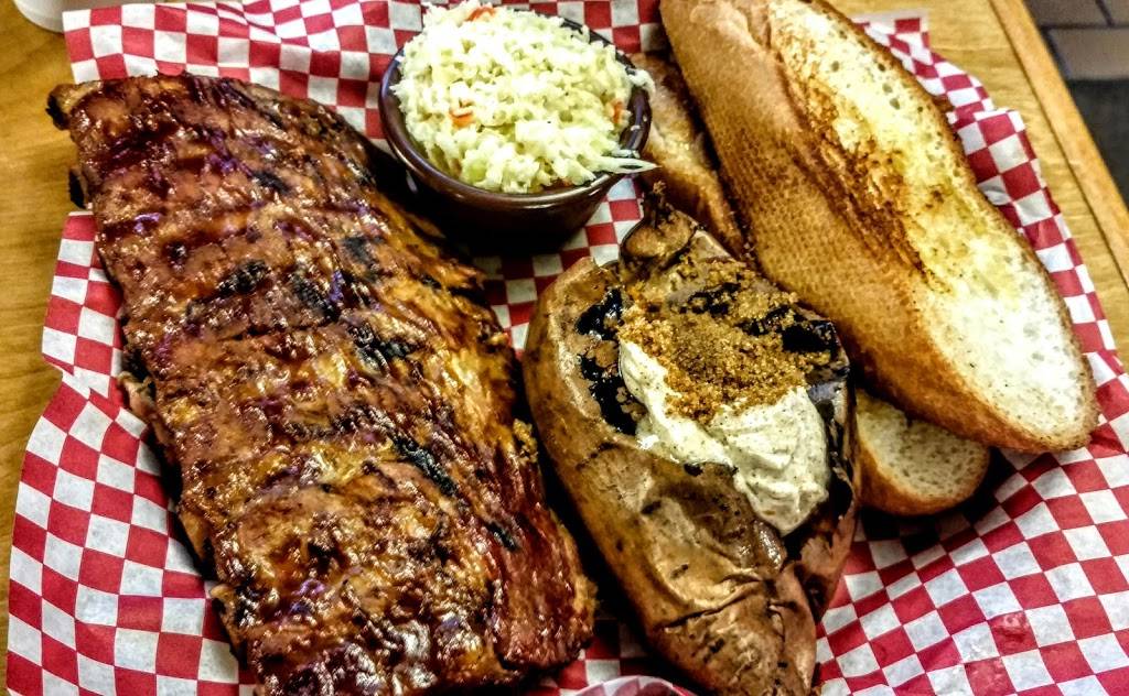 Dustins Bar-B-Que | restaurant | 1375 S Woodland Blvd, DeLand, FL 32720, USA | 3867385607 OR +1 386-738-5607