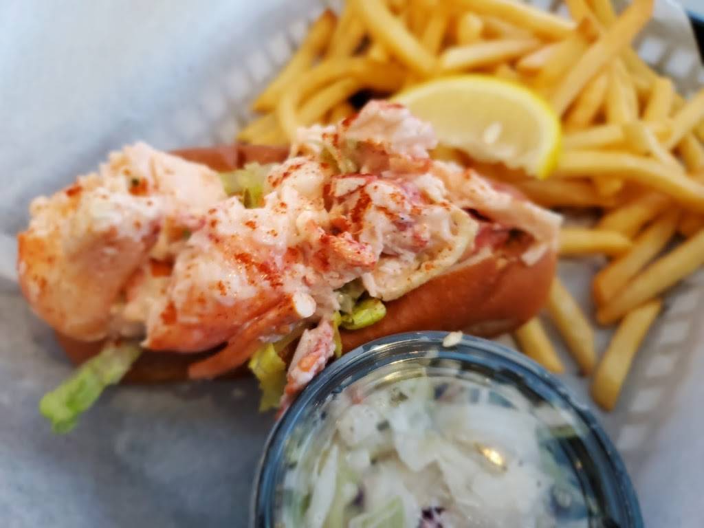 Jazzys Mainely Lobster-Seafood | restaurant | 210 N Orlando Ave, Cocoa Beach, FL 32931, USA | 3216133993 OR +1 321-613-3993
