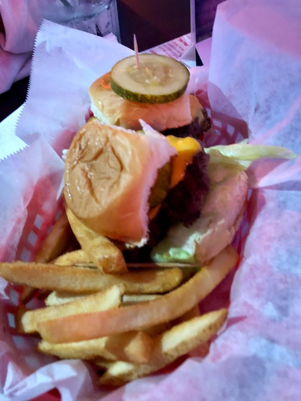 The Huddle Sports Bar | restaurant | 1887 Armour Rd, Bourbonnais, IL 60914, USA | 8153487677 OR +1 815-348-7677