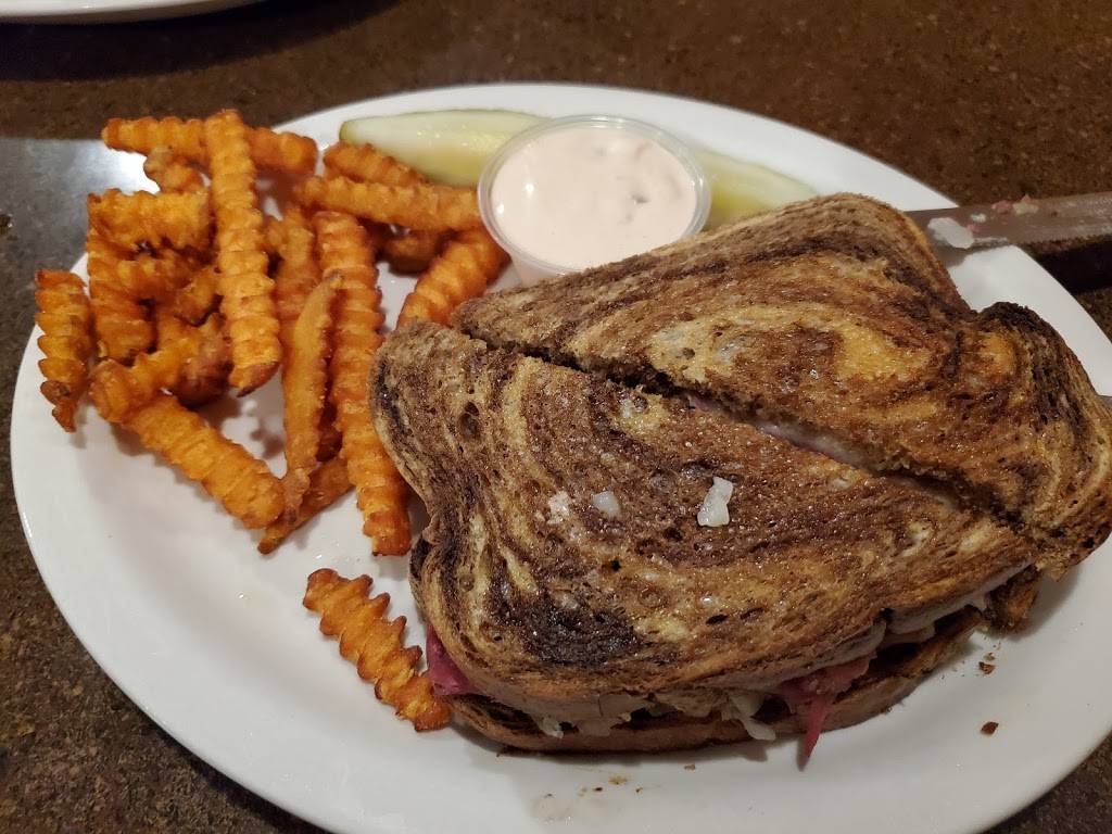 The Hutt Bar & Grill | restaurant | 250 SOUTH US-71, Arnolds Park, IA 51331, USA | 7123328074 OR +1 712-332-8074