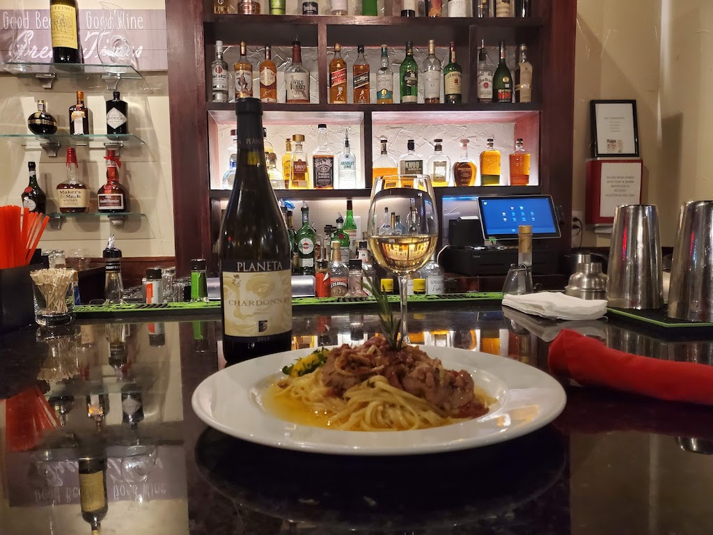 Ruffinos Spaghetti House | restaurant | 10427 North St #102, Fairfax, VA 22030, USA | 7035910146 OR +1 703-591-0146