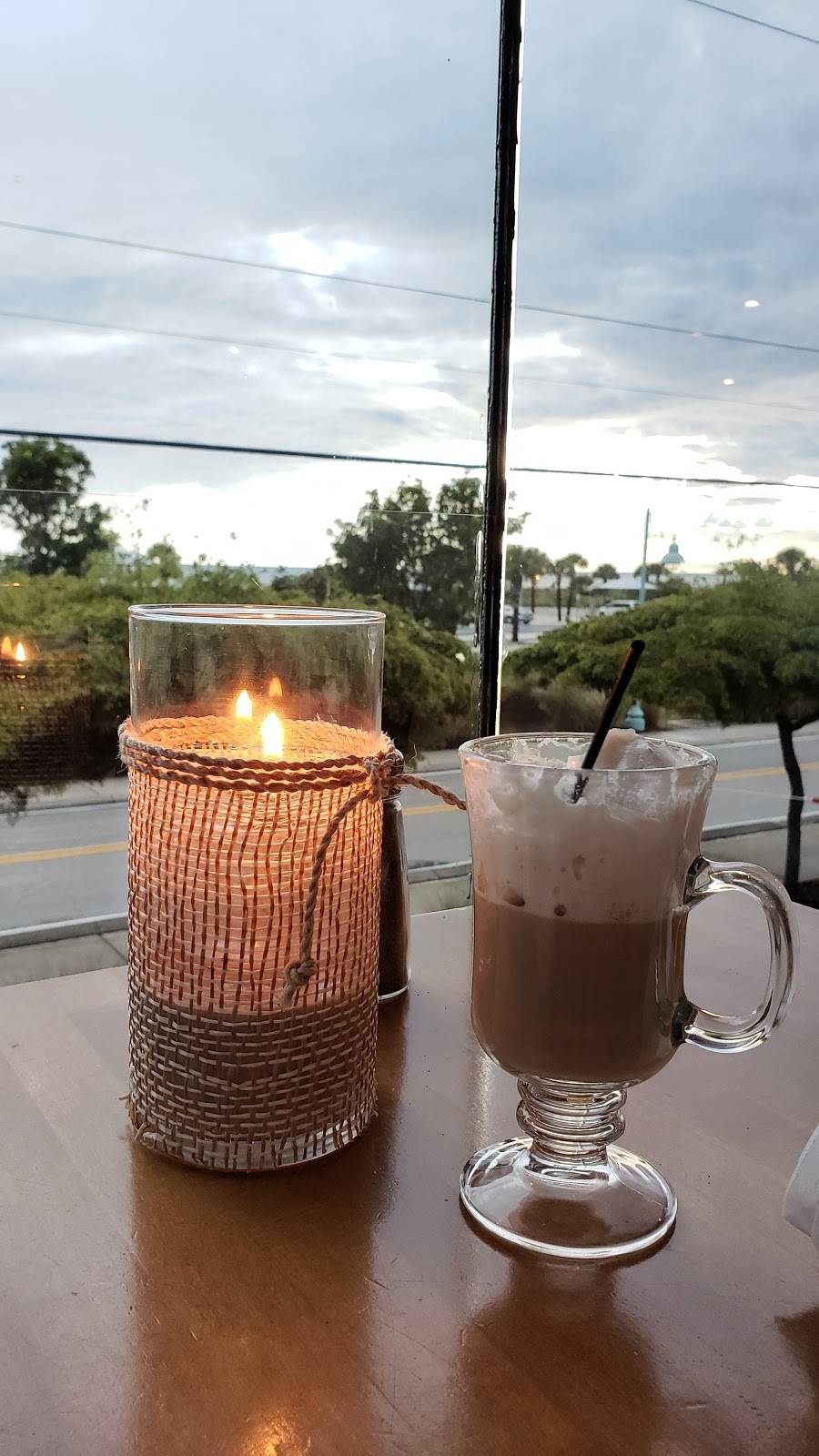 The Waverly Restaurant & Bar | restaurant | 2095 N Beach Rd, Englewood, FL 34223, USA | 9414753500 OR +1 941-475-3500