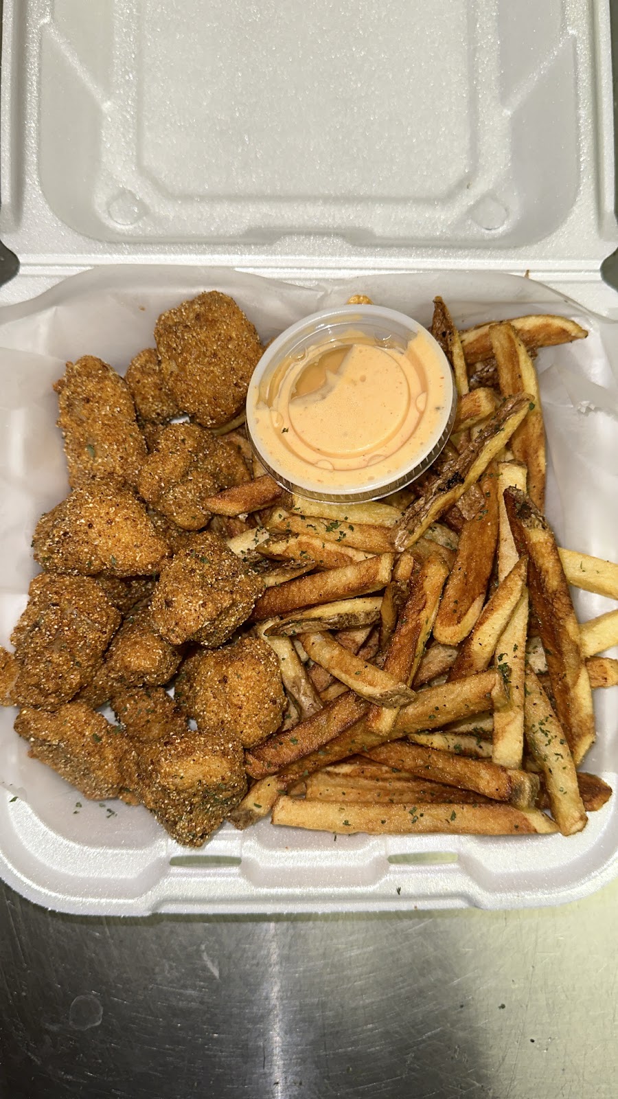 Hooked Seafood | restaurant | 3803 Brookpark Rd, Parma, OH 44134, USA | 8005184010 OR +1 800-518-4010