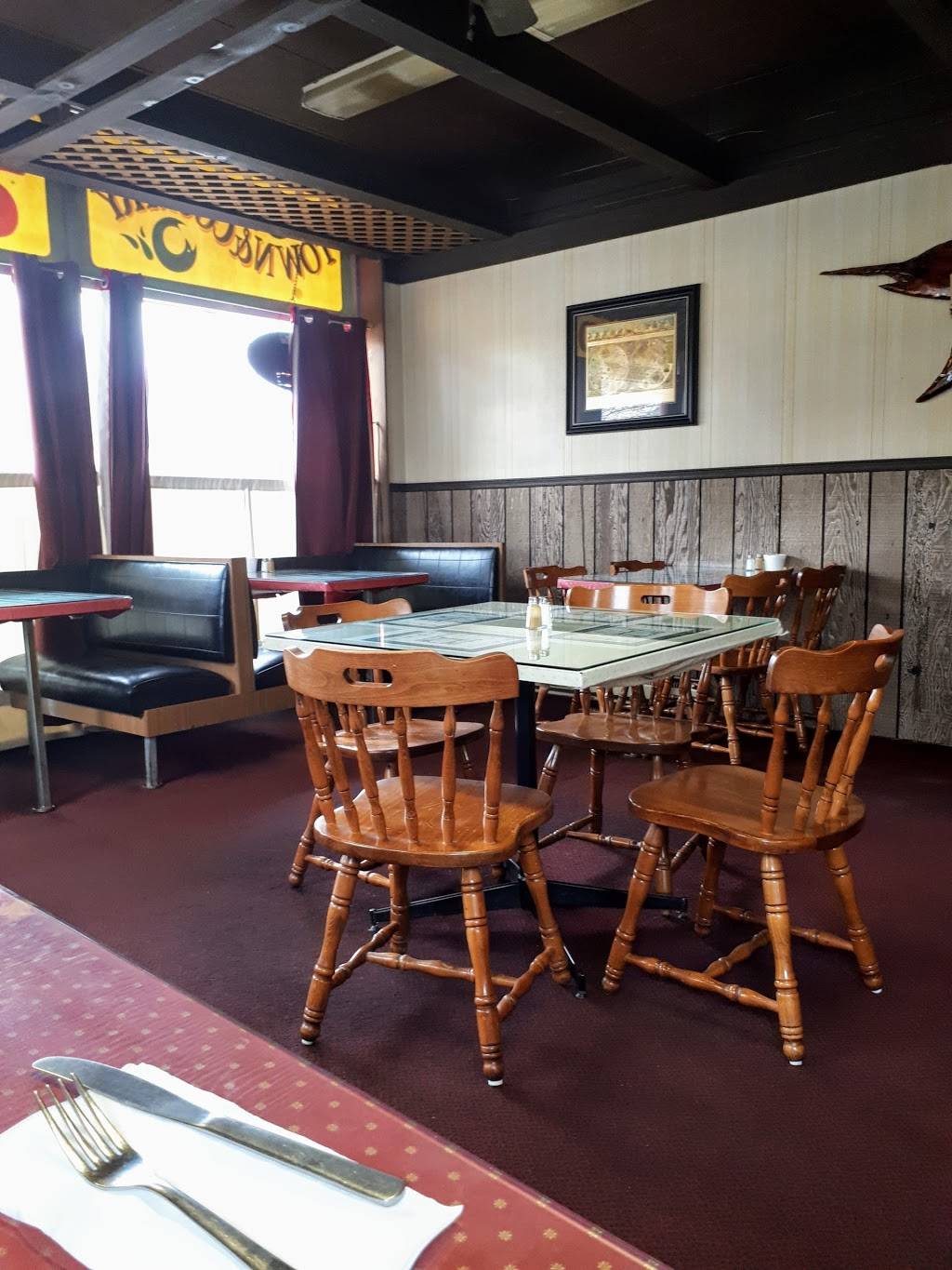 Town & Country Fish & Chips Restaurant | restaurant | 33 Elm St, Grimsby, ON L3M 3G5, Canada | 9059459797 OR +1 905-945-9797