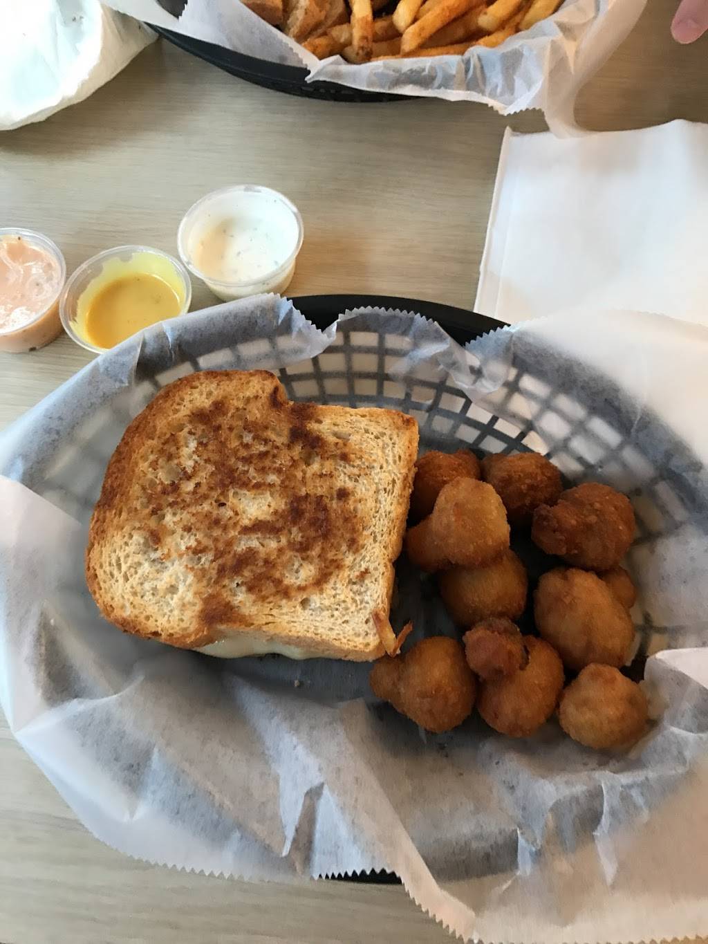 Wedgewing Family Restaurant | restaurant | 167 E 3rd St, Perrysville, OH 44864, USA | 4199380888 OR +1 419-938-0888