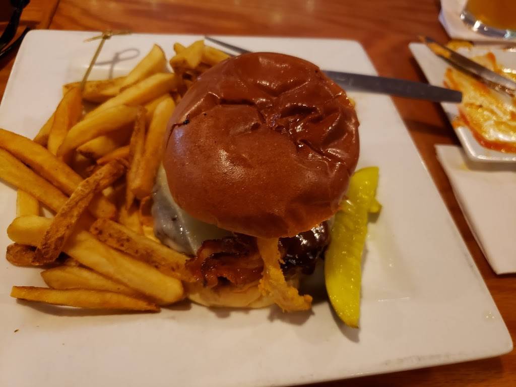 Whistle Stop Bar & Grill | restaurant | 85 Main St, Oxford, MA 01540, USA | 5089873087 OR +1 508-987-3087