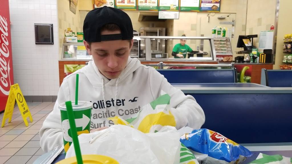 Subway | restaurant | 12130 Bear Valley Rd, Victorville, CA 92392, USA | 7609471337 OR +1 760-947-1337