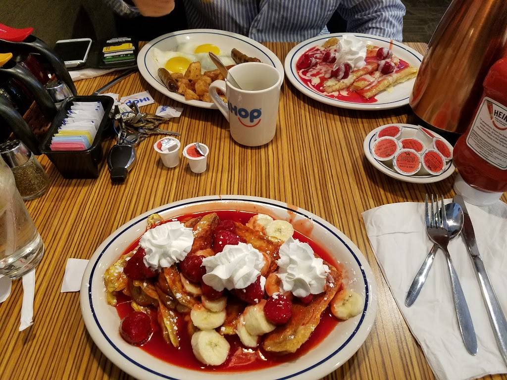 IHOP | bakery | 649 Turner St, Auburn, ME 04210, USA | 2073307081 OR +1 207-330-7081