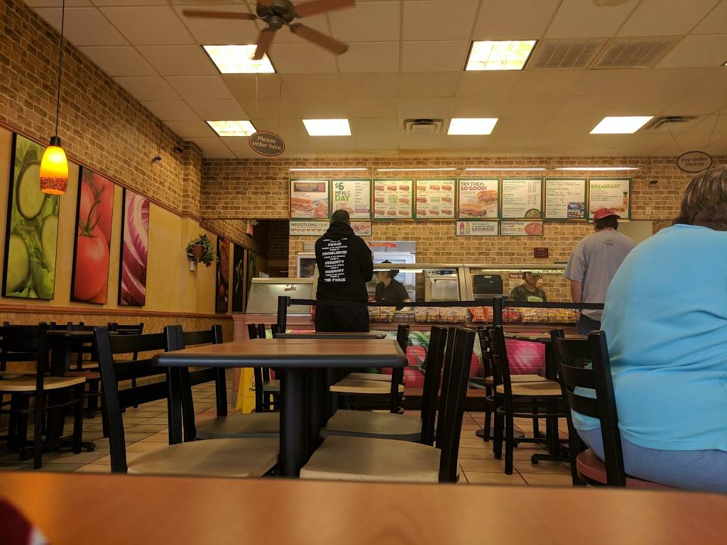 Subway | restaurant | 1102 E Rio Grande St, Victoria, TX 77901, USA | 3614850387 OR +1 361-485-0387