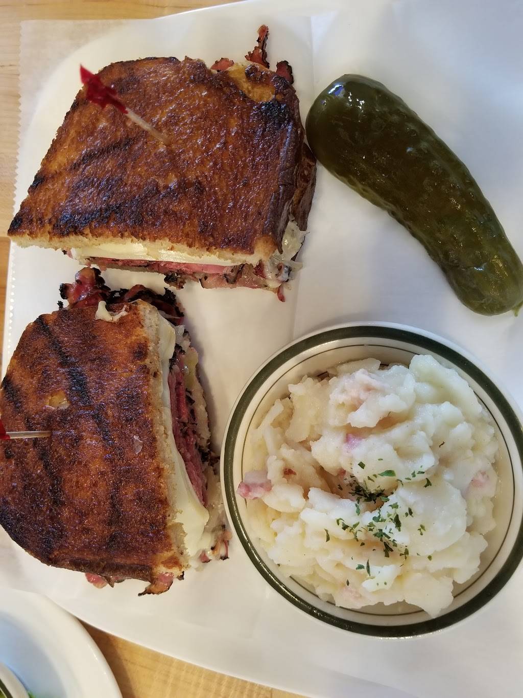 Manor Oktoberfest | restaurant | 8028 Cooper Ave, Glendale, NY 11385, USA | 7183262201 OR +1 718-326-2201