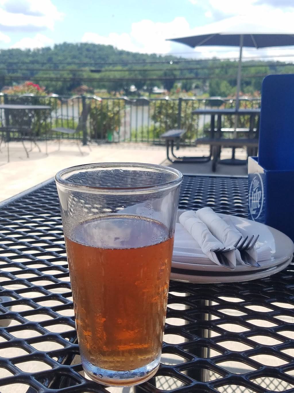 Foxs Pizza Den | restaurant | 500 E Main St, Pomeroy, OH 45769, USA | 7409929040 OR +1 740-992-9040