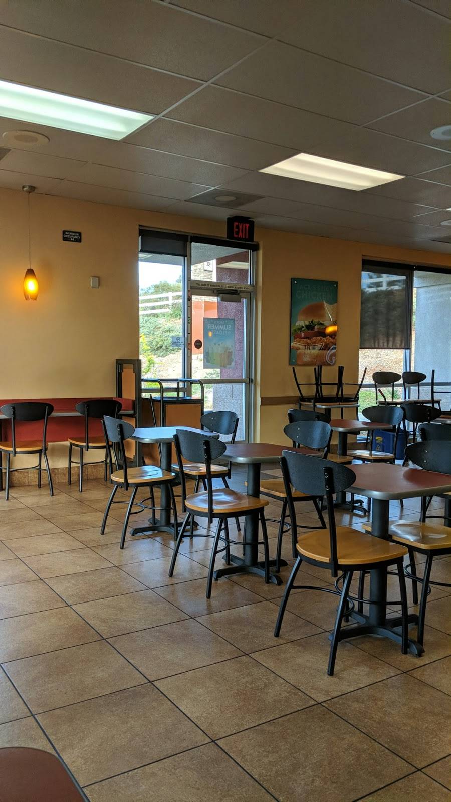 Jack in the Box | restaurant | 28083 Newhall Ranch Rd, Valencia, CA 91355, USA | 6612579267 OR +1 661-257-9267