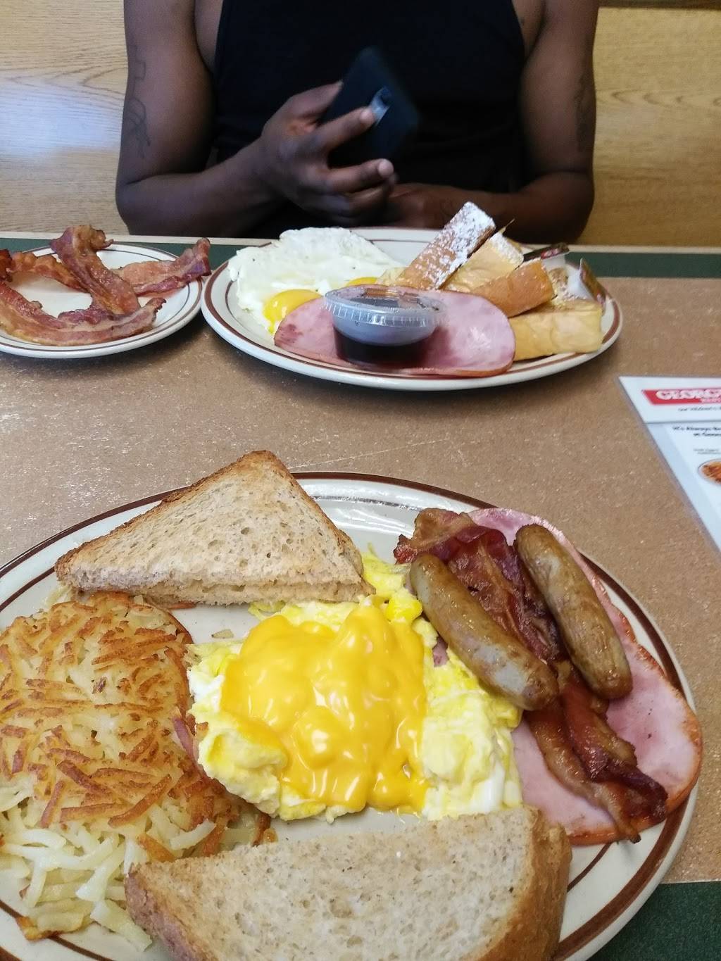 George Webb Restaurant | restaurant | 9207 W Capitol Dr, Milwaukee, WI 53222, USA | 4144649631 OR +1 414-464-9631