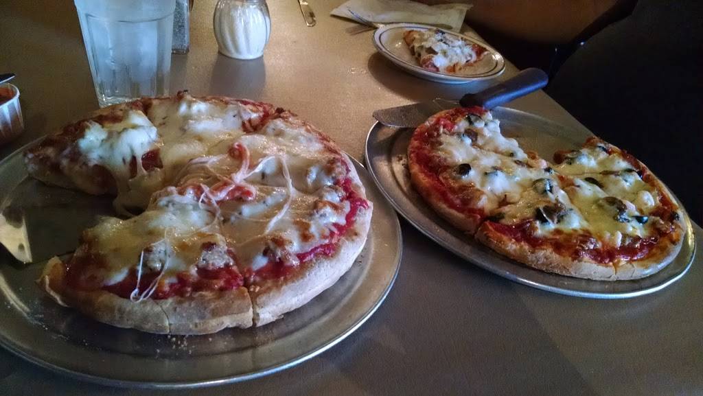 Sams Pizza | restaurant | 2134 Charles St, Rockford, IL 61104, USA | 8153985952 OR +1 815-398-5952