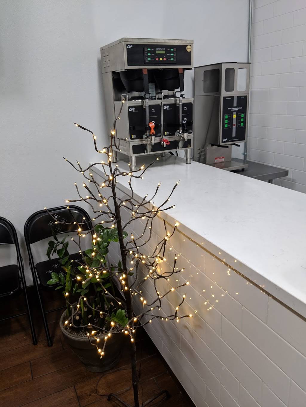 Olympic Burger | restaurant | 1001 S Vermont Ave, Los Angeles, CA 90006, USA | 2133851728 OR +1 213-385-1728