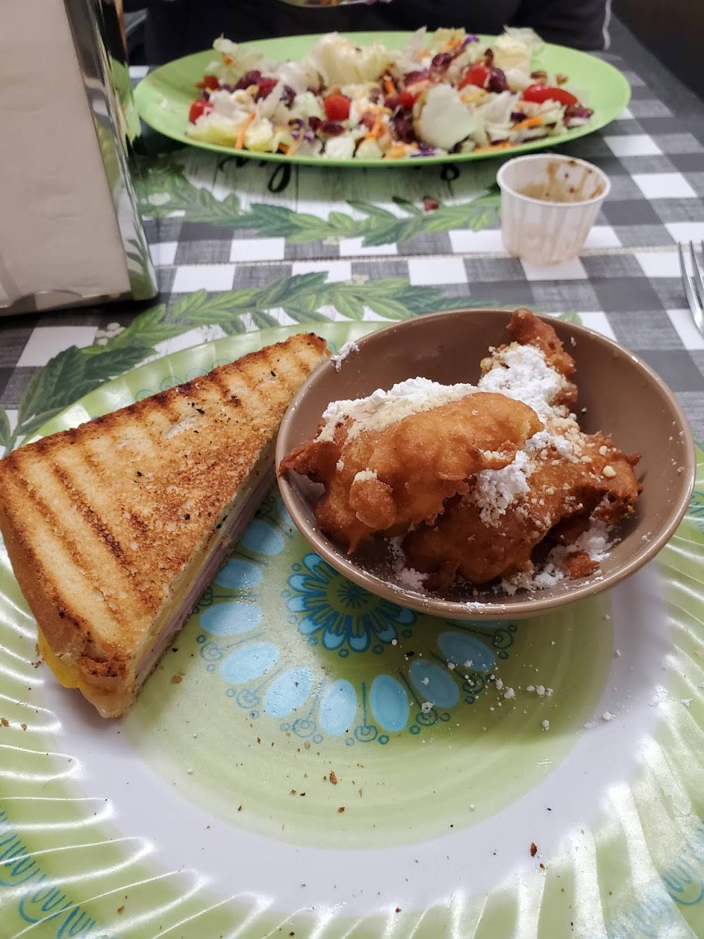 Donna Jeans Cafe | restaurant | 121 E Lake Ave, Peoria, IL 61614, USA | 3094041071 OR +1 309-404-1071