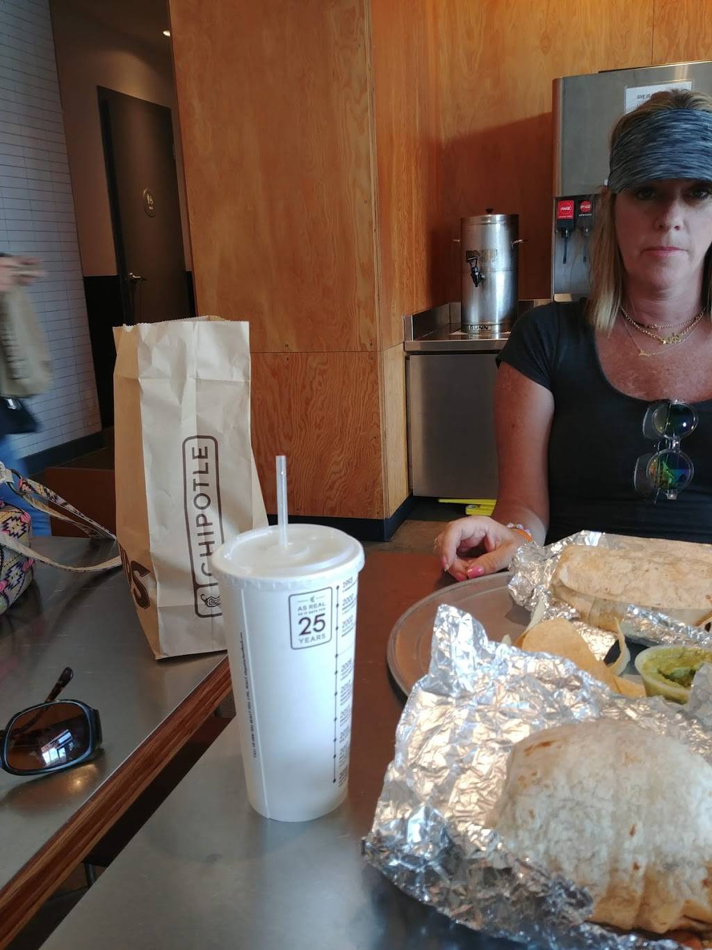 Chipotle Mexican Grill | restaurant | 400 S State Rd, Springfield, PA 19064, USA | 4844728533 OR +1 484-472-8533