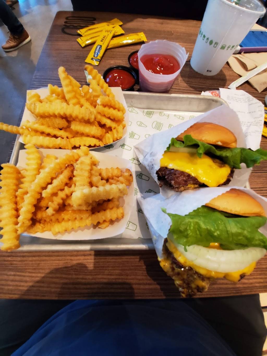 Shake Shack | restaurant | 190 N Cattlemen Rd UNIT 1, Sarasota, FL 34243, USA | 9414131351 OR +1 941-413-1351