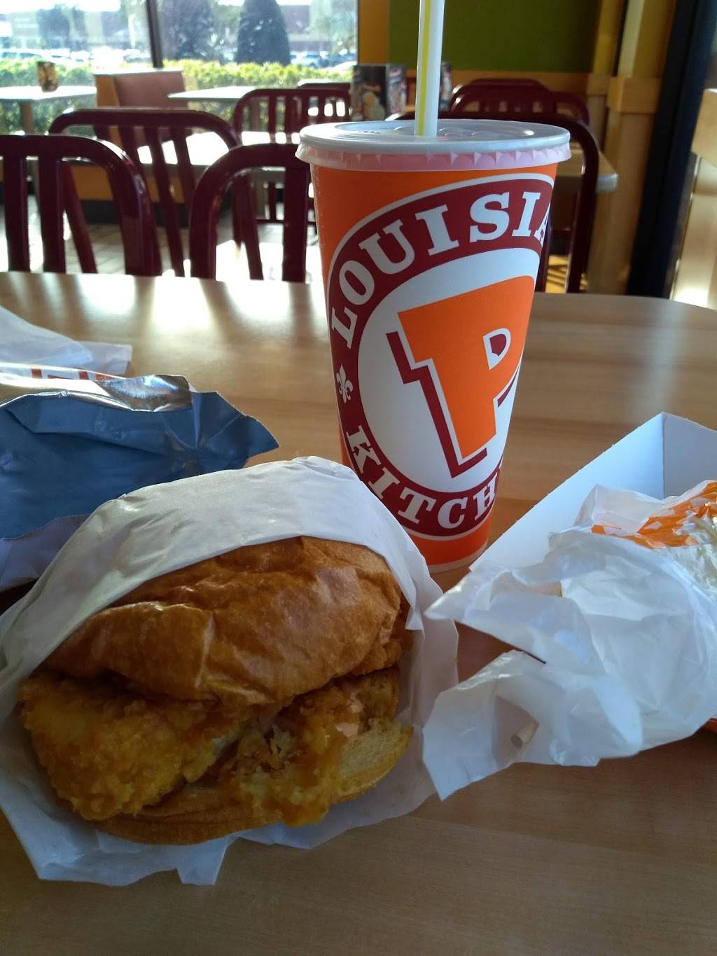 Popeyes Louisiana Kitchen | restaurant | 16826 I-45, Conroe, TX 77384, USA | 9362732235 OR +1 936-273-2235
