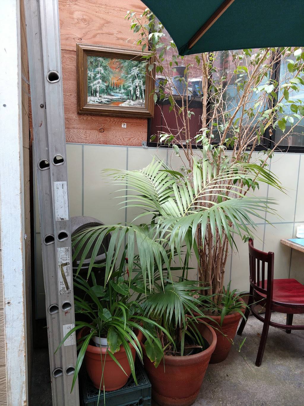 Victors | restaurant | 210 Townsend St, San Francisco, CA 94107, USA | 4154957018 OR +1 415-495-7018