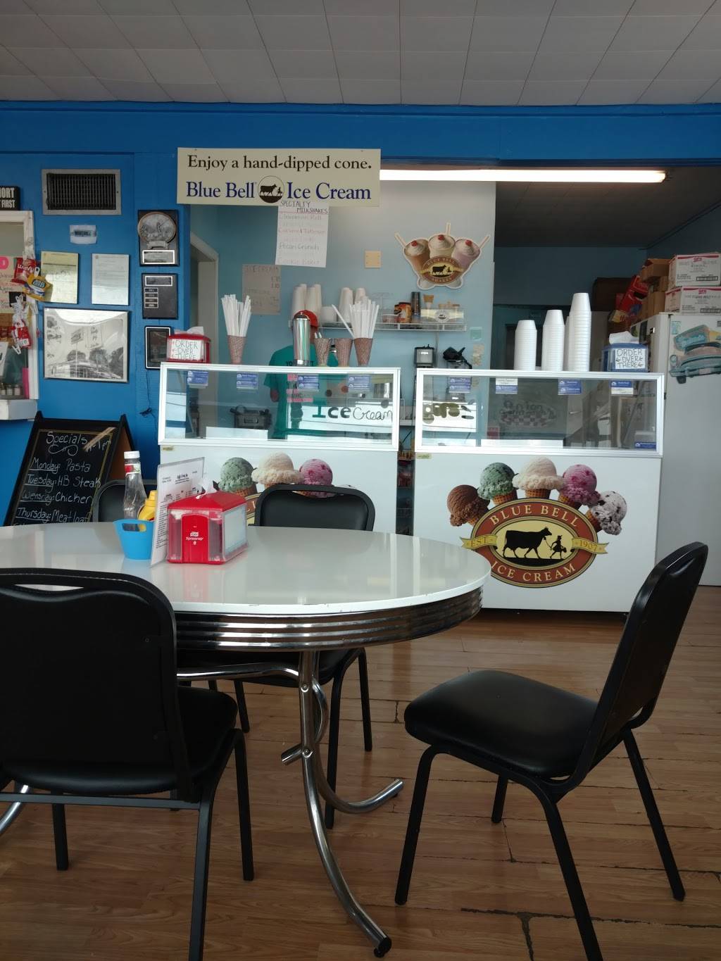 Stuffys Frosty Jug | restaurant | 112 Academy St, Dickson, TN 37055, USA | 6154460030 OR +1 615-446-0030