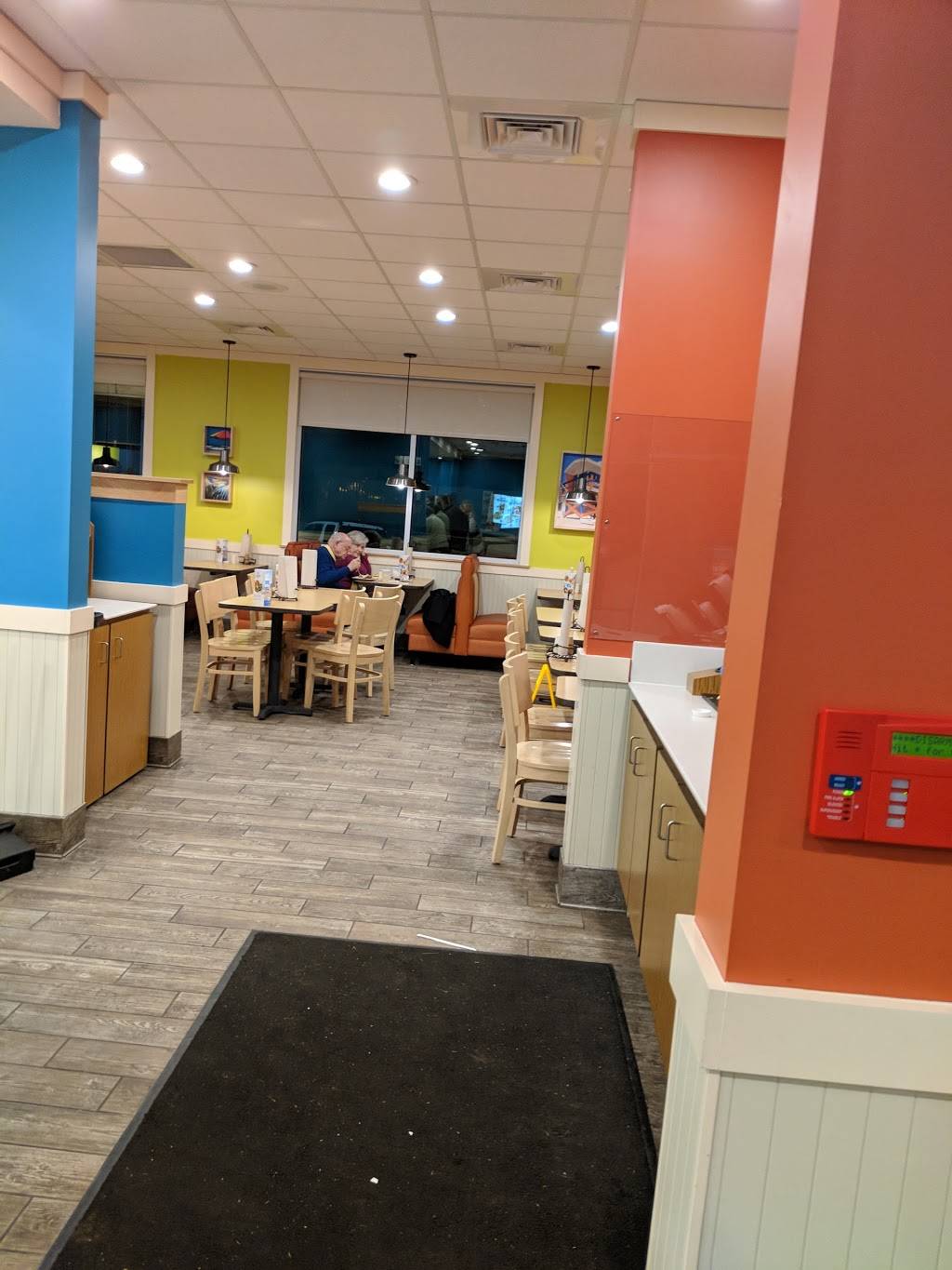 Captain Ds | restaurant | 2424 N Roan St, Johnson City, TN 37601, USA | 4236310172 OR +1 423-631-0172