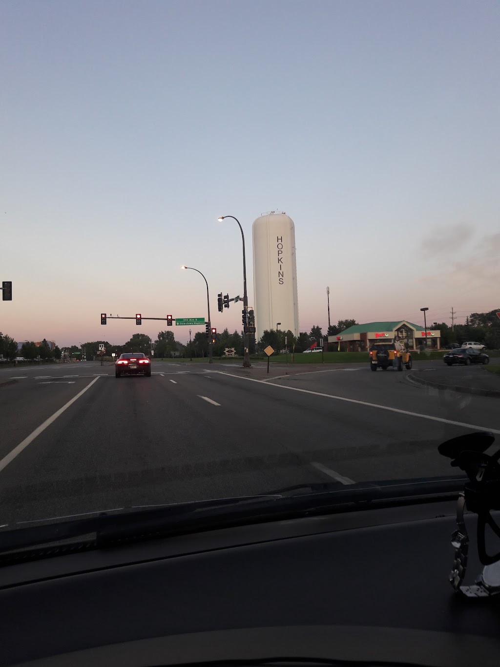 Holiday Stationstores | cafe | 300 11th Ave S, Hopkins, MN 55343, USA | 9529353654 OR +1 952-935-3654