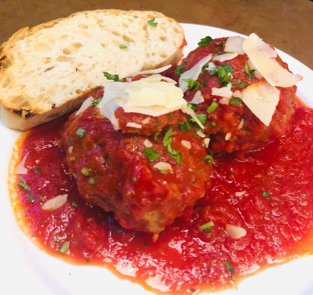 Ginos Italian Grill & Bar | restaurant | 8389 Mayfield Rd, Chesterland, OH 44026, USA | 4406884483 OR +1 440-688-4483