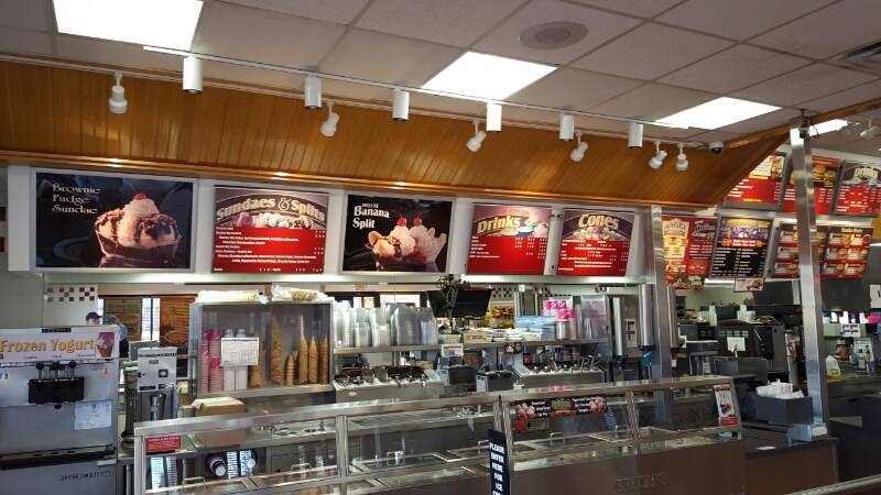 Braums Ice Cream & Burger Restaurant | restaurant | 7351 E Reno Ave, Midwest City, OK 73110, USA | 4057375716 OR +1 405-737-5716