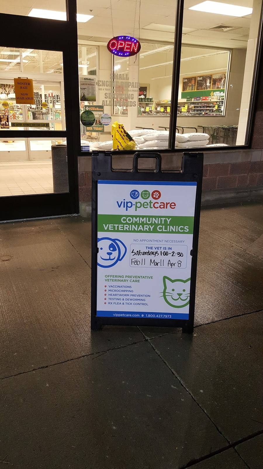 Fenton Village Marketplace | shopping mall | 15010-15110 Silver Pkwy, Fenton, MI 48430, USA | 5136861600 OR +1 513-686-1600