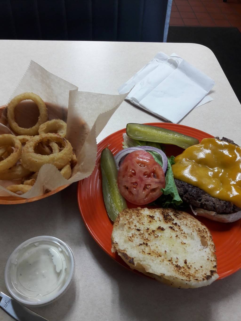 Plaza Deli | restaurant | 26555 Telegraph Rd, Southfield, MI 48033, USA | 2483562310 OR +1 248-356-2310