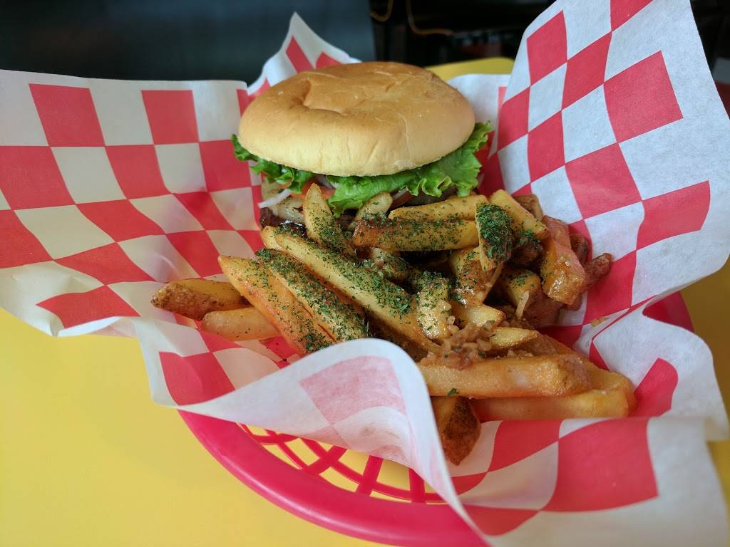 Teddys Bigger Burgers | restaurant | 324 E Washington St, Iowa City, IA 52240, USA | 3193546888 OR +1 319-354-6888