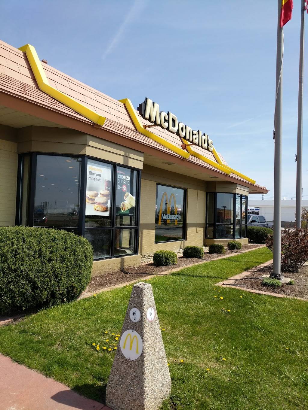 McDonalds | cafe | 720 US Hwy 24 West, Gilman, IL 60938, USA | 8152658080 OR +1 815-265-8080