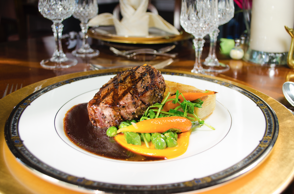 Redbook Restaurant | restaurant | 4486 Summit Point Rd, Charles Town, WV 25414, USA | 3047288858 OR +1 304-728-8858