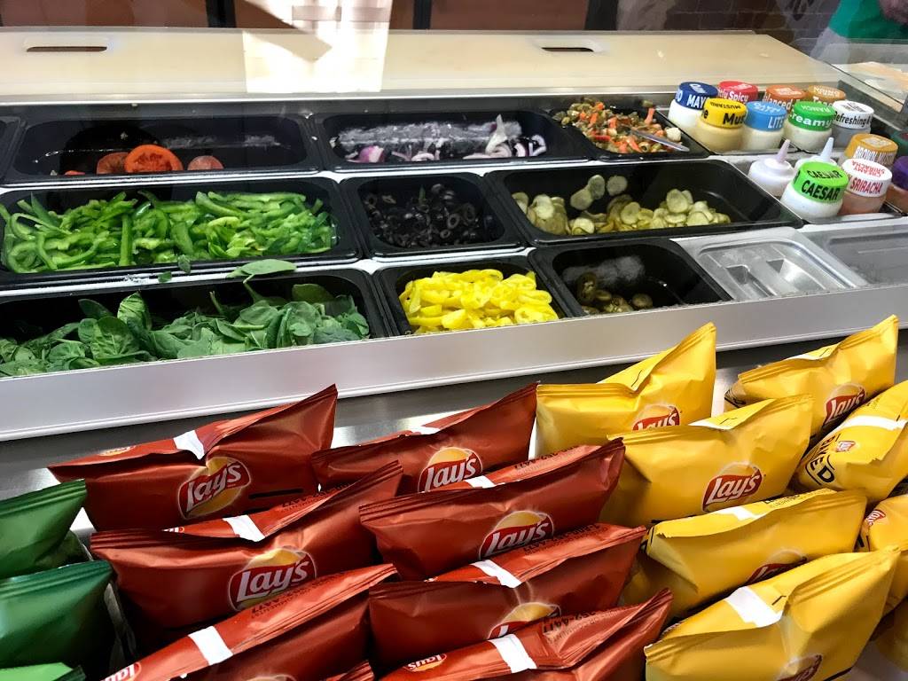 Subway Restaurants | restaurant | 314 W Half Day Rd, Buffalo Grove, IL 60089, USA | 8479139782 OR +1 847-913-9782