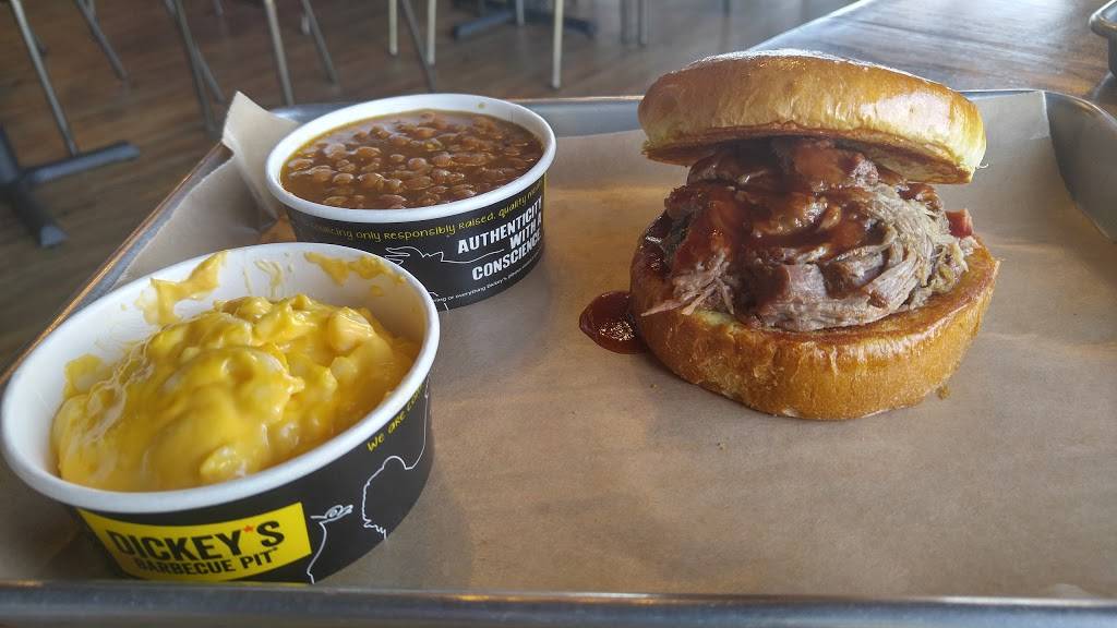 Dickeys Barbecue Pit | restaurant | 6681 Grand Ave, Gurnee, IL 60031, USA | 8475967290 OR +1 847-596-7290