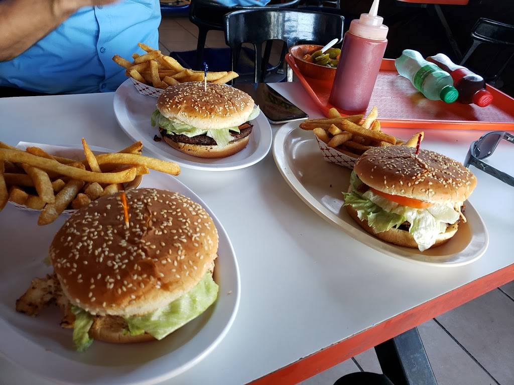 Q Burger | restaurant | Av. Ruiz 1373-3, Zona Centro, 22800 Ensenada, B.C., Mexico | 016461556238 OR +52 646 155 6238