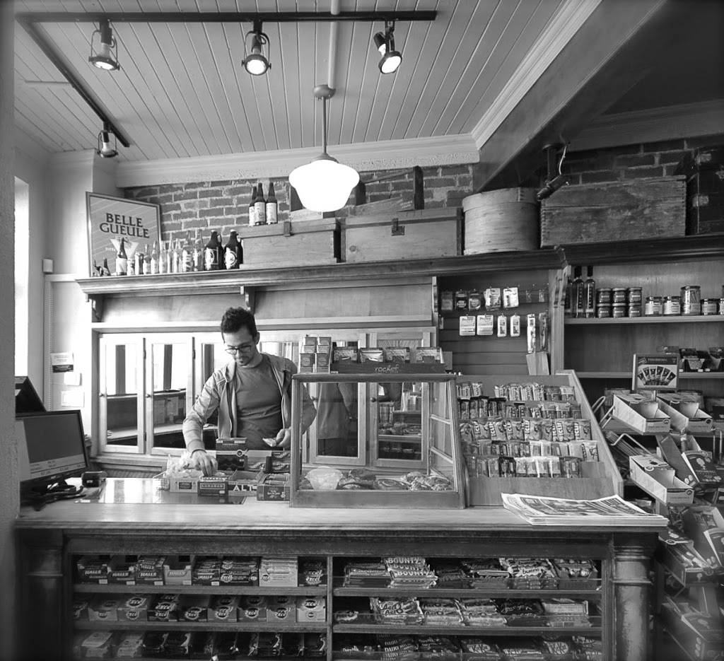 Epicerie De La Rue Couillard | restaurant | 27 Rue Couillard, Québec, QC G1R 3T4, Canada | 4186923748 OR +1 418-692-3748