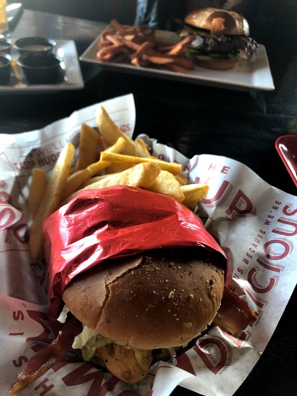 Red Robin Gourmet Burgers and Brews | restaurant | 1184 Galleria Blvd, Roseville, CA 95678, USA | 9167880211 OR +1 916-788-0211