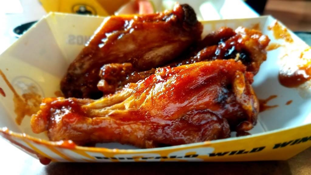 Buffalo Wild Wings | restaurant | 668 Clopper Rd, Gaithersburg, MD 20878, USA | 3013307300 OR +1 301-330-7300
