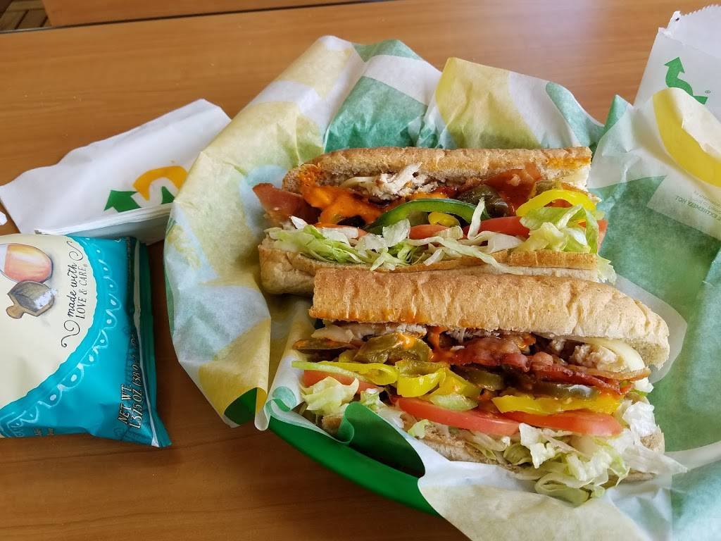 Subway | restaurant | 1777 N Tamiami Trail, Sarasota, FL 34234, USA | 9413160337 OR +1 941-316-0337
