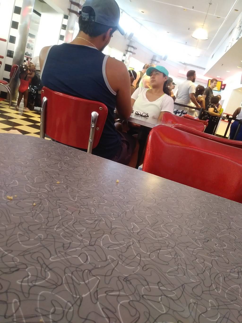 Johnny Rockets | restaurant | 4900 Six Flags Rd, Pacific, MO 63069, USA | 6369385300 OR +1 636-938-5300