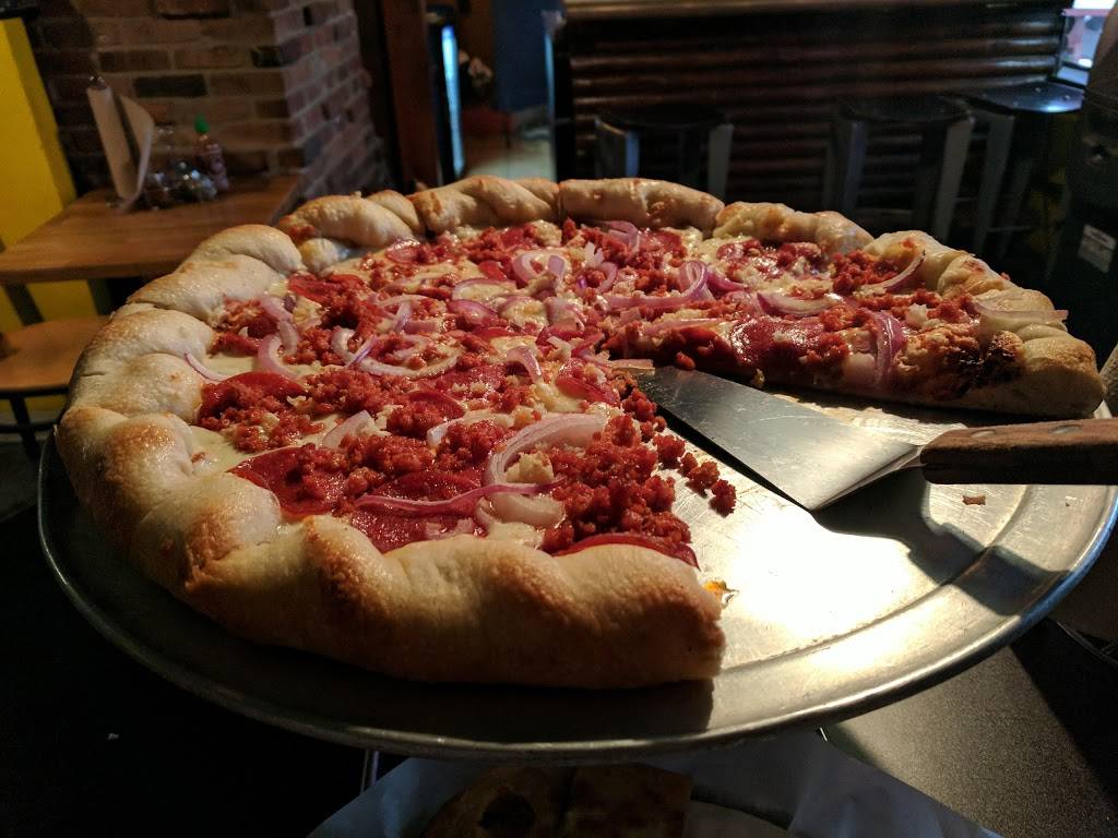 Blind Onion Pizza & Pub | restaurant | 3345 NE Broadway St, Portland, OR 97232, USA | 5032842825 OR +1 503-284-2825