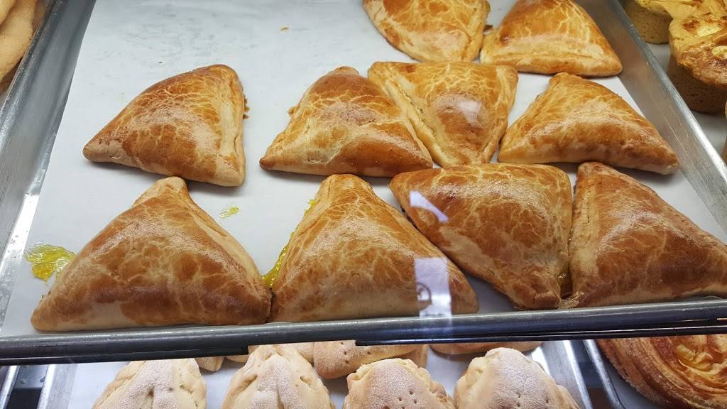 El Carrusel Bakery | restaurant | 6800 Reseda Blvd, Reseda, CA 91335, USA | 8183447696 OR +1 818-344-7696