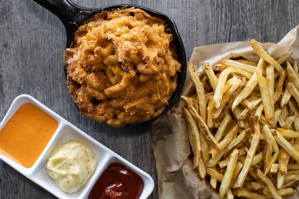 Truland Burgers & Greens | restaurant | 140 N Arizona Ave #100, Chandler, AZ 85225, USA | 4805977806 OR +1 480-597-7806