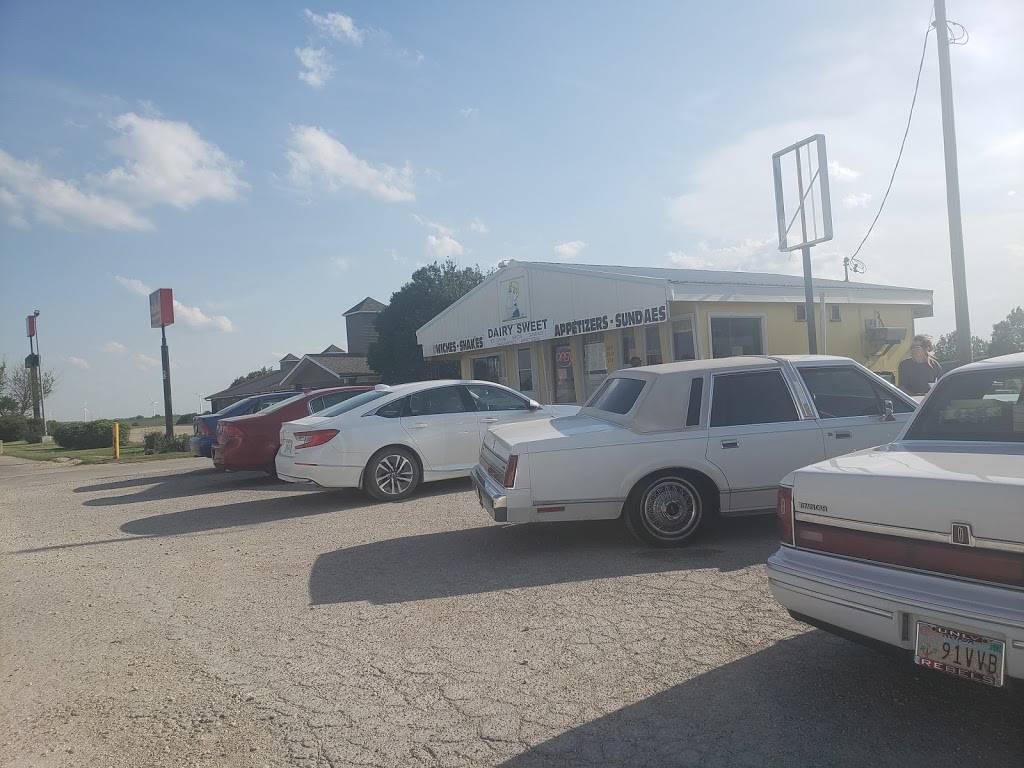 Dew Drop Inn | restaurant | 109 1/2 5th St, Adair, IA 50002, USA | 6417423739 OR +1 641-742-3739